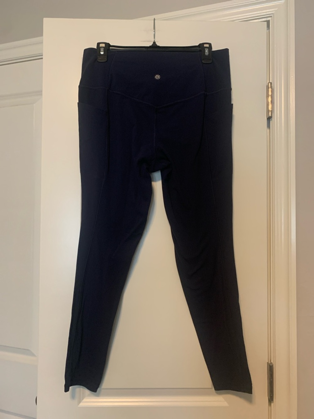 Athleta Navy Salutation Stash Tight, Sz L, 25in GUC, some wash wear - Picture 6 of 6